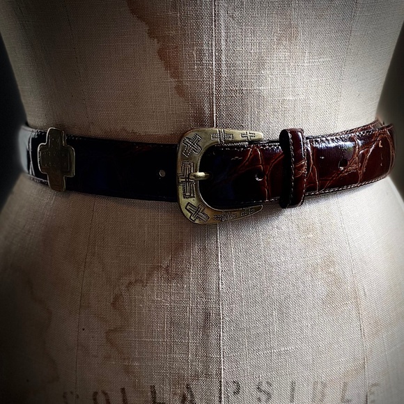 Vintage Faux Croc Dk Brown Brushed Gold Buckle & Conchos Belt, Small, Like New - Picture 2 of 9